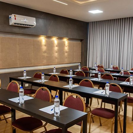 London Hotel Londrina Bagian luar foto