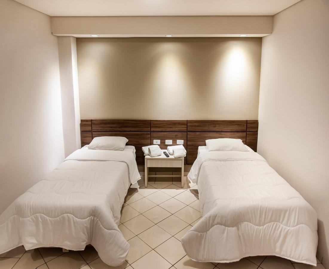 London Hotel Londrina Bagian luar foto
