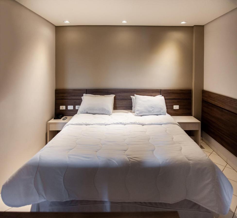 London Hotel Londrina Bagian luar foto