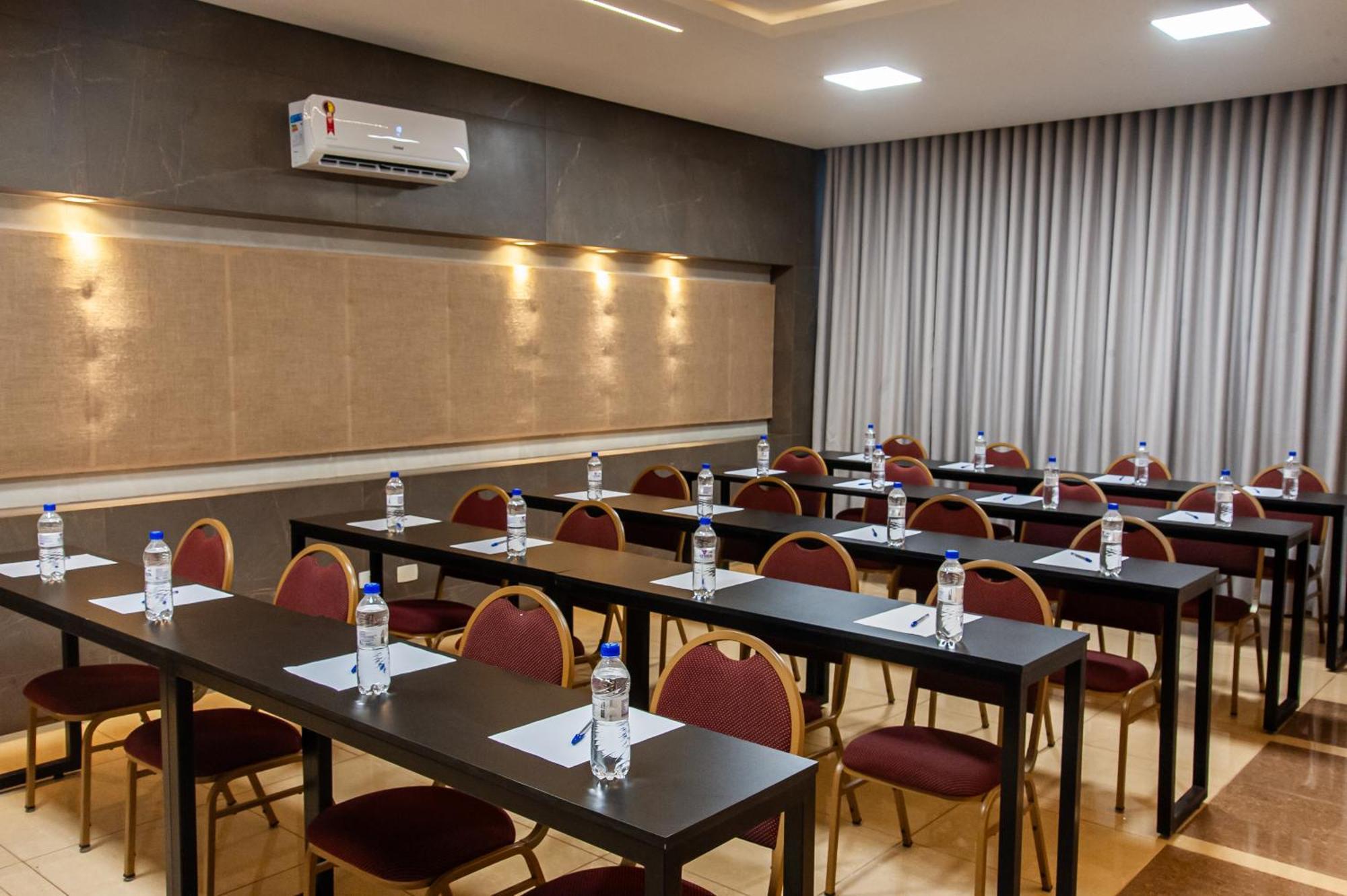 London Hotel Londrina Bagian luar foto