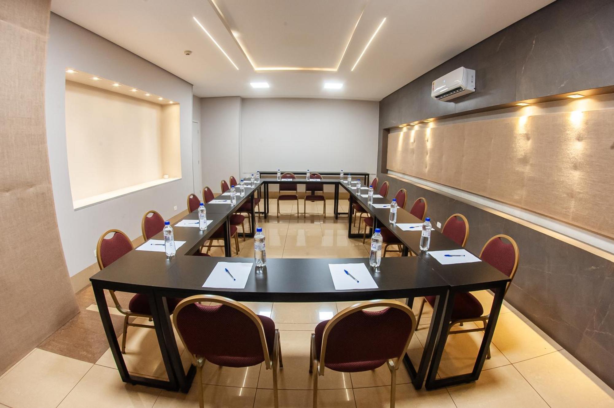 London Hotel Londrina Bagian luar foto