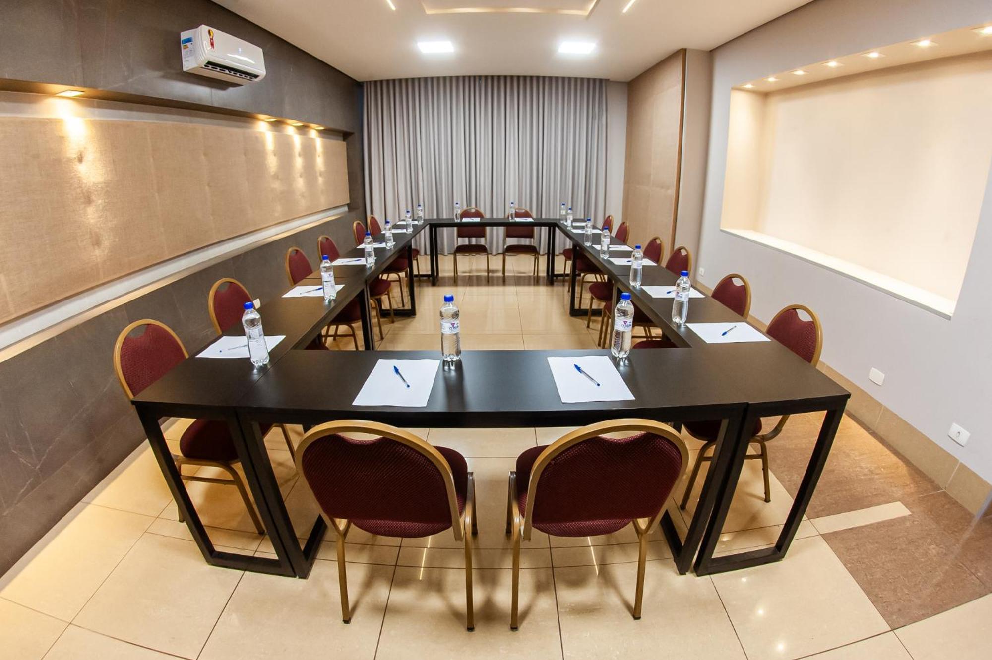 London Hotel Londrina Bagian luar foto