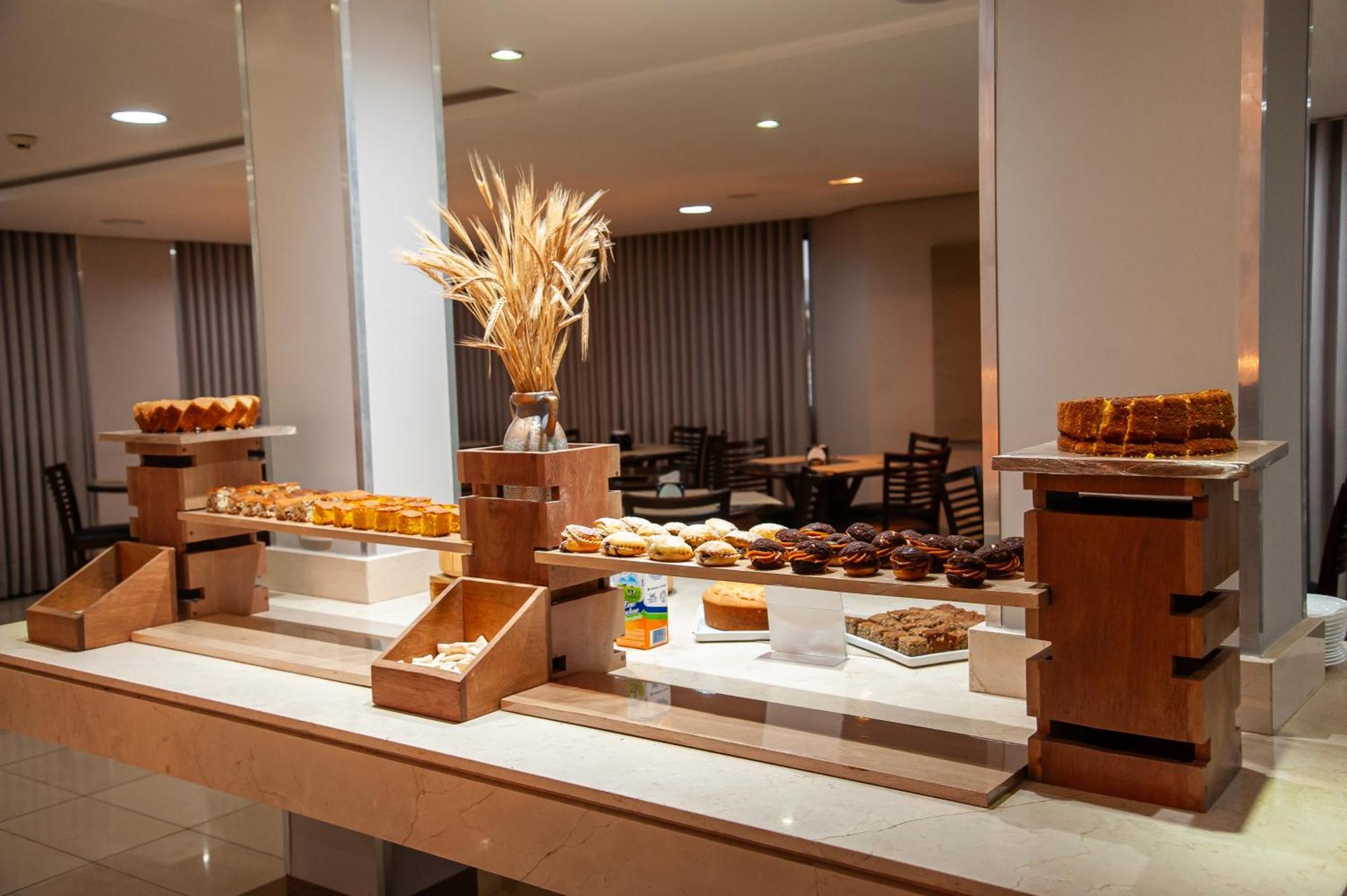 London Hotel Londrina Bagian luar foto