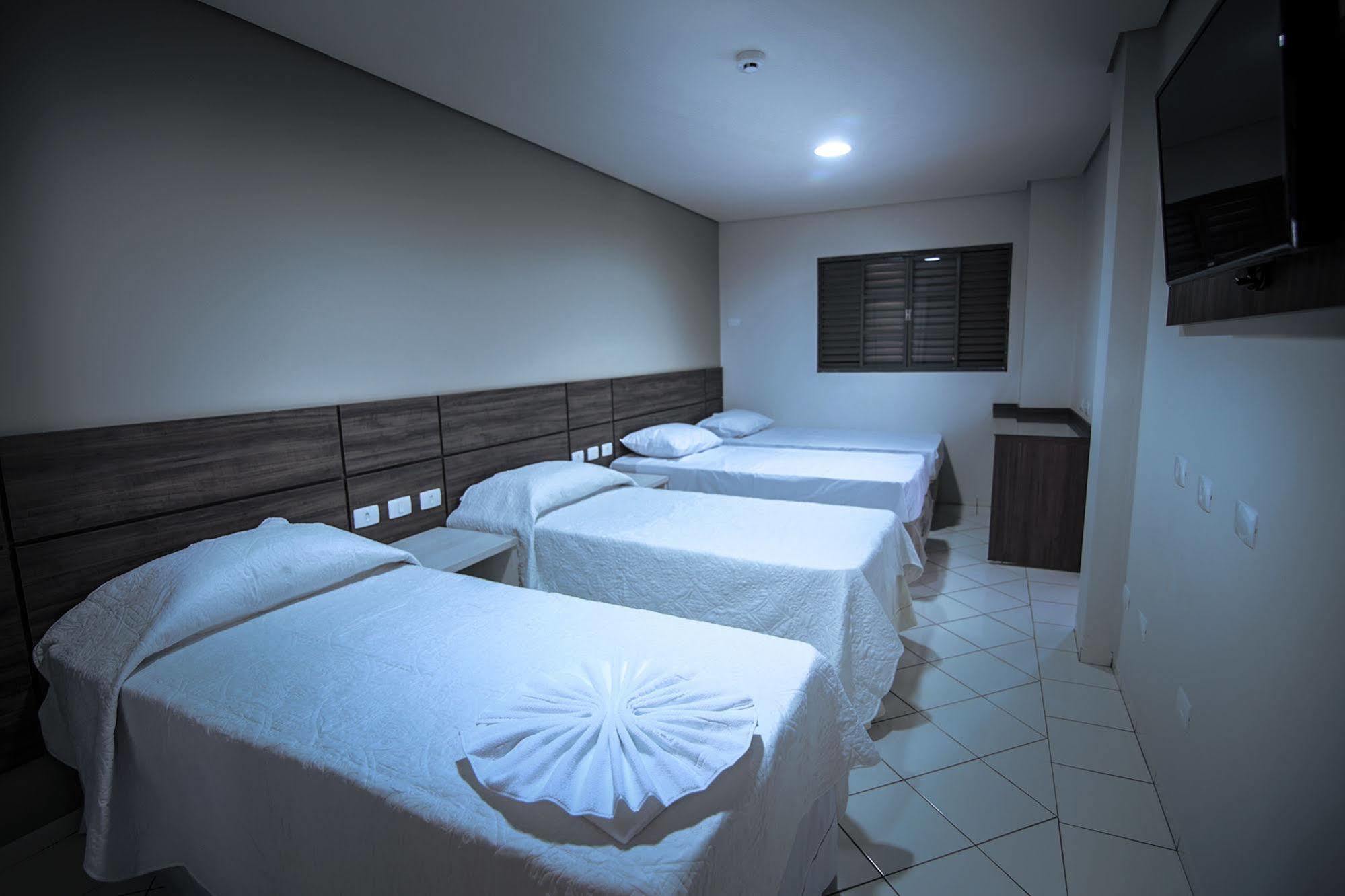 London Hotel Londrina Bagian luar foto