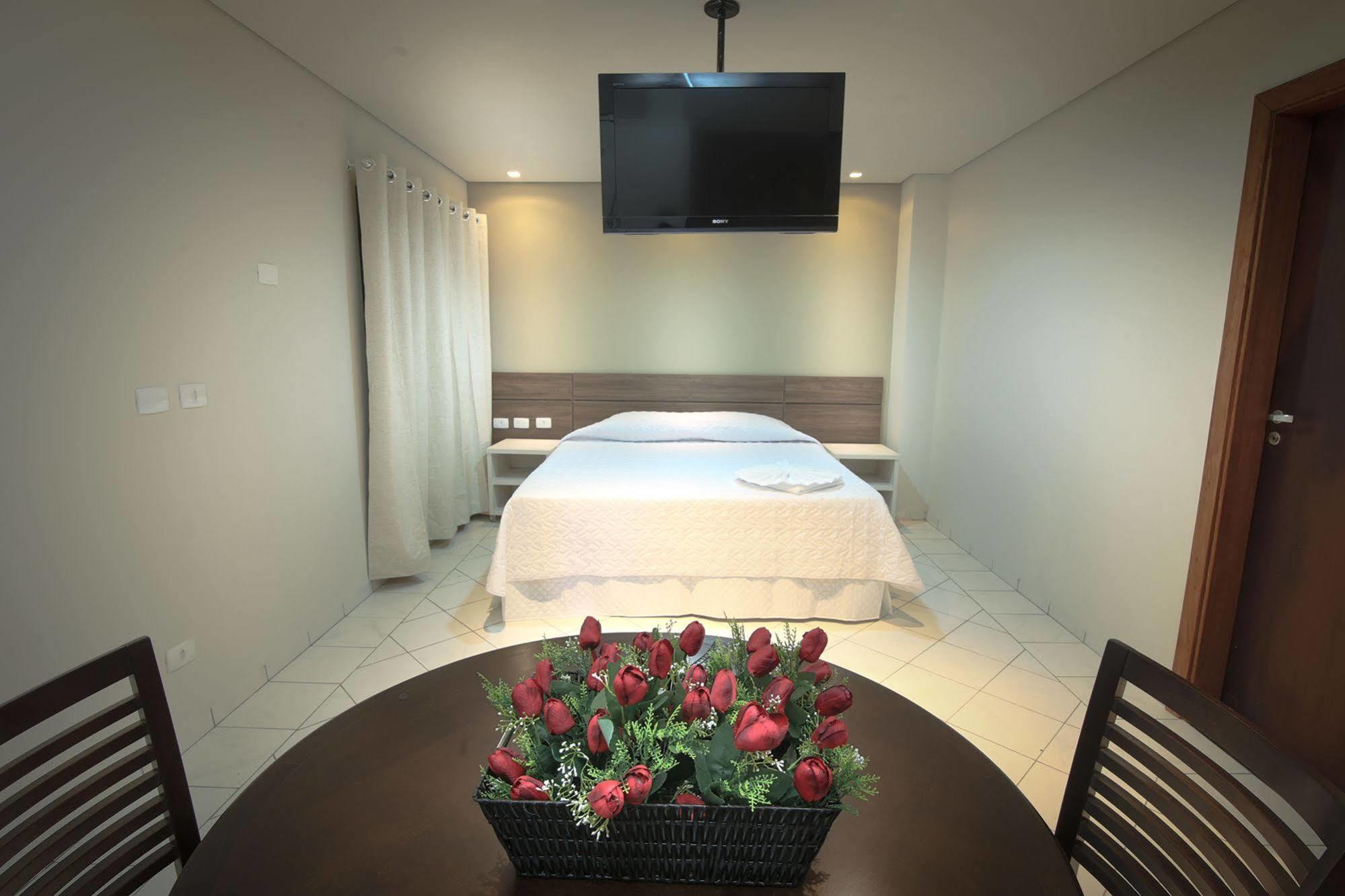 London Hotel Londrina Bagian luar foto