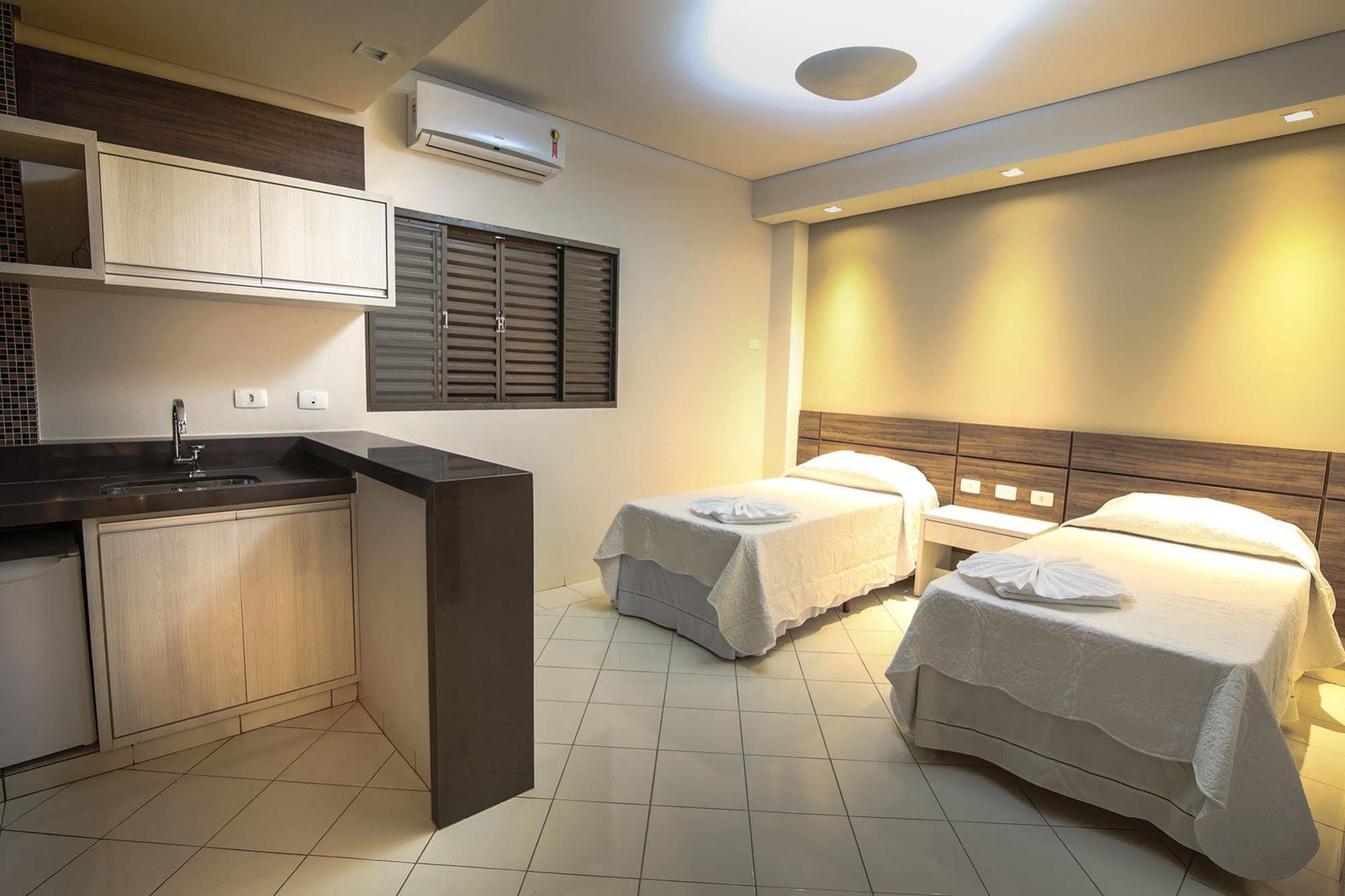 London Hotel Londrina Bagian luar foto