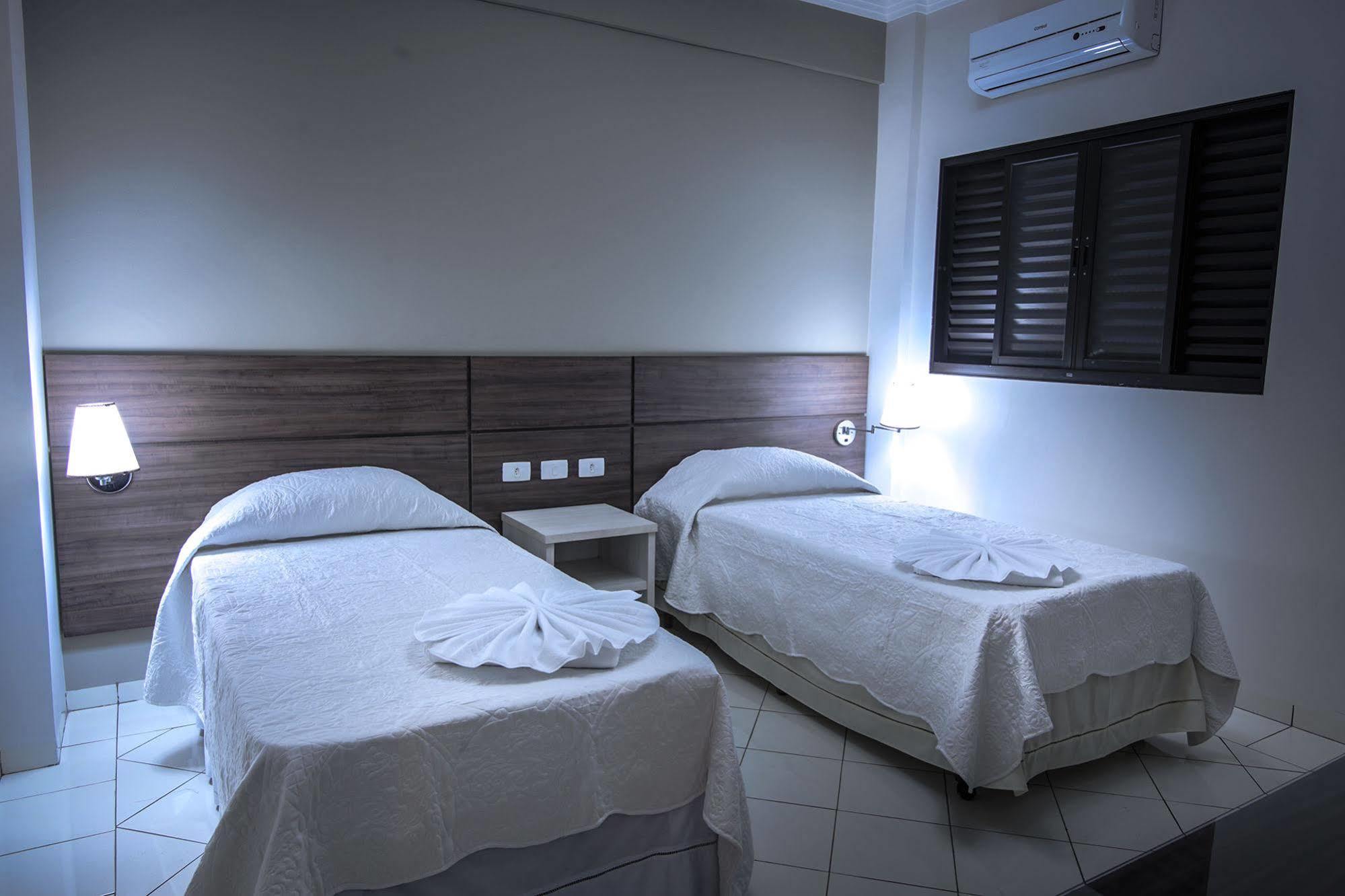 London Hotel Londrina Bagian luar foto