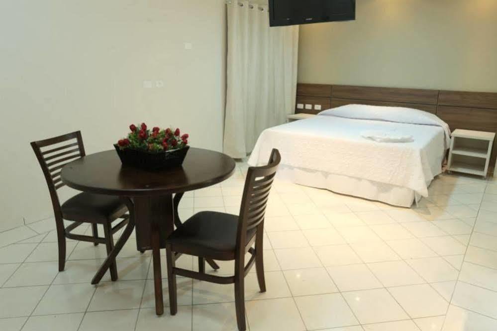 London Hotel Londrina Bagian luar foto