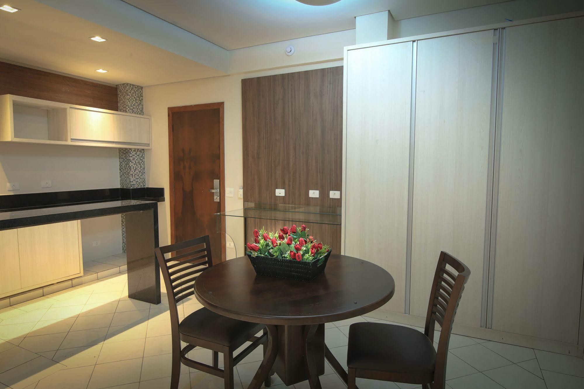 London Hotel Londrina Bagian luar foto